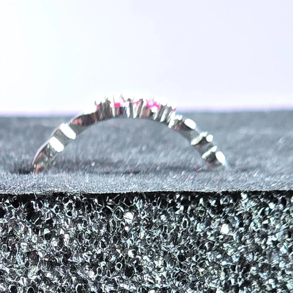 Sterling Silver Heart Shaped Ring With Fuchsia Stones Size‎ 6 (NWOT)